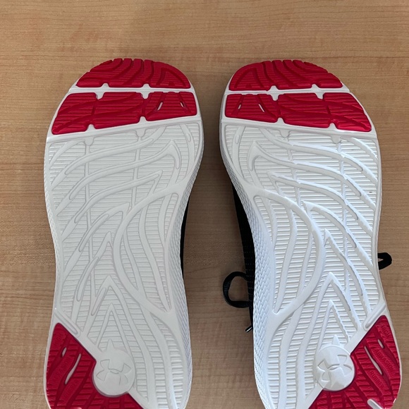 New UA Gym Shoes - Picture 4 of 4
